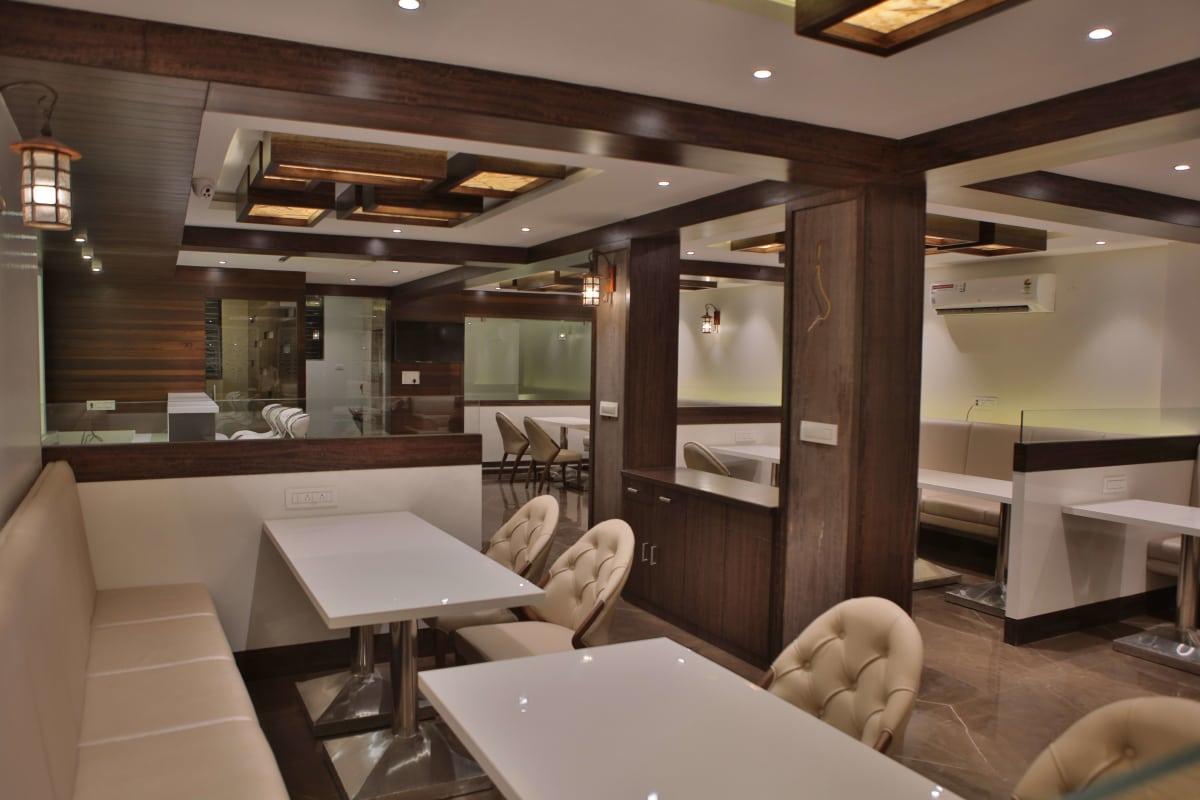Hotel K P Pride Jālgaon Екстериор снимка