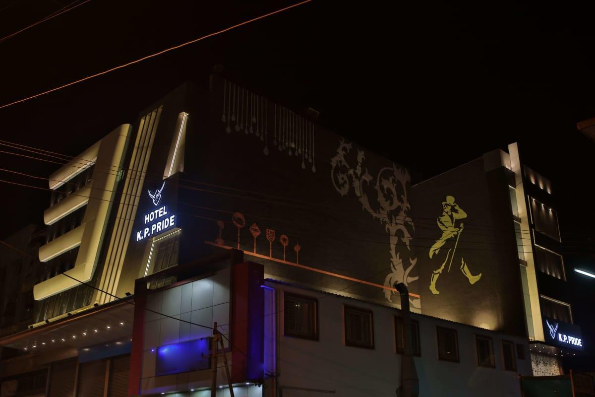 Hotel K P Pride Jālgaon Екстериор снимка