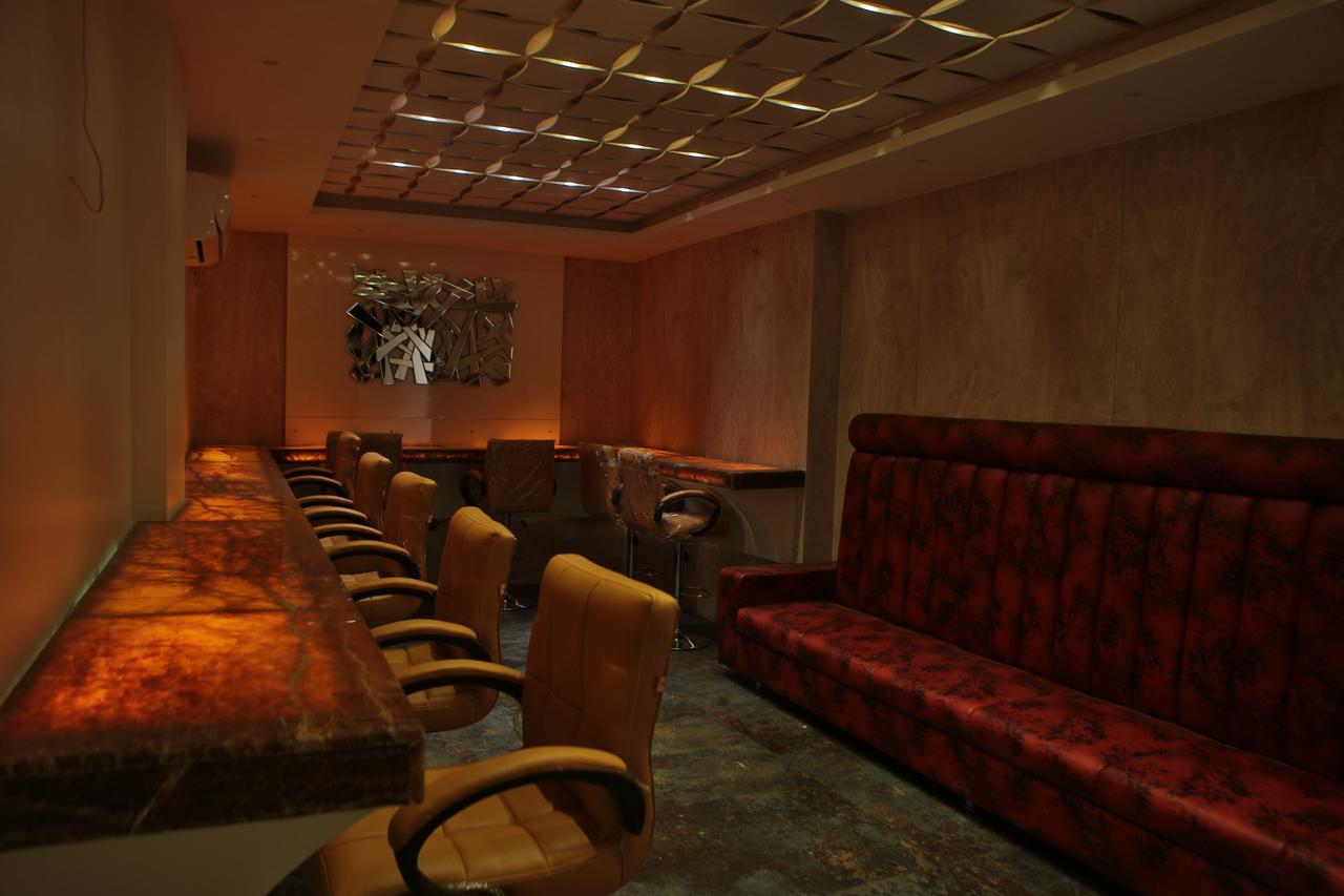 Hotel K P Pride Jālgaon Екстериор снимка